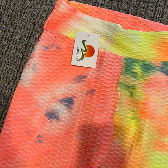 Women’s BN Leggings with Butt Lifting Design - Picture 2 of 4